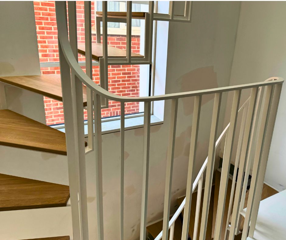White Floating Zigzag Staircase | Celn